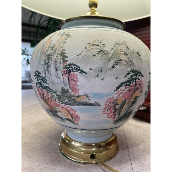 Vintage Hand-Painted Porcelain Table Lamp With Oriental Landscape Design & Brass - Picture 5 of 10